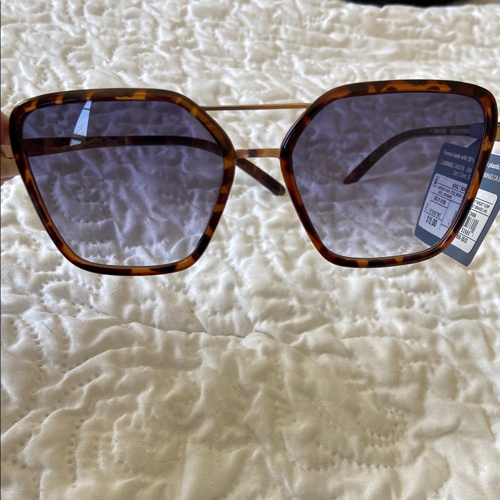 Tortoise Shell Sunglasses - Picture 6 of 6